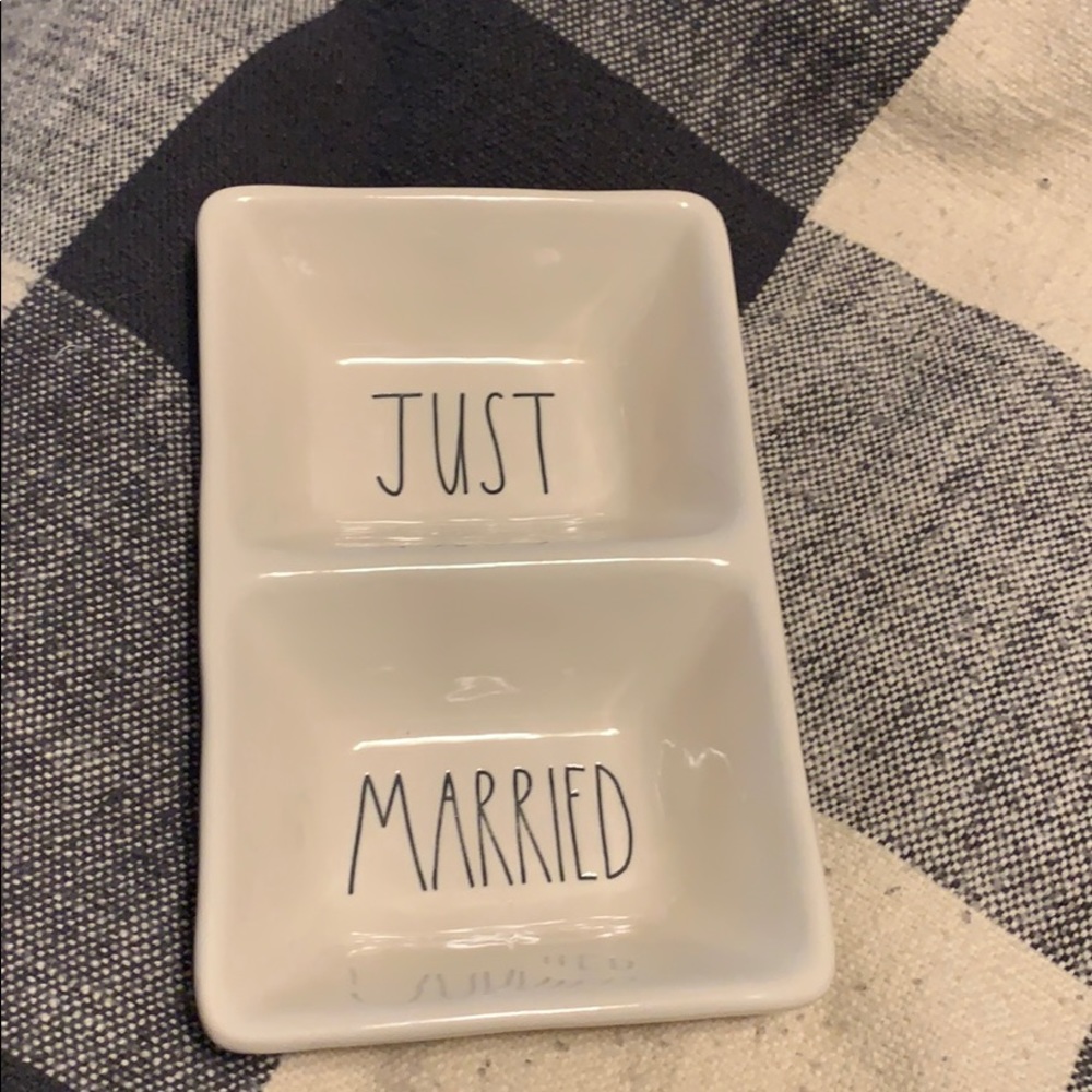 Rae Dunn dish